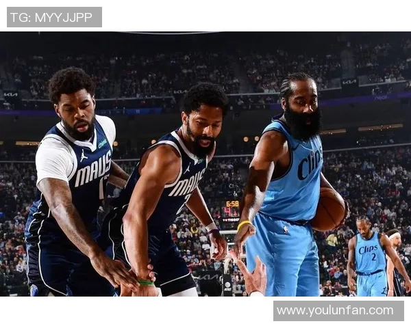 独行侠与快船精彩对决回顾8月24日比赛录像分析与亮点总结